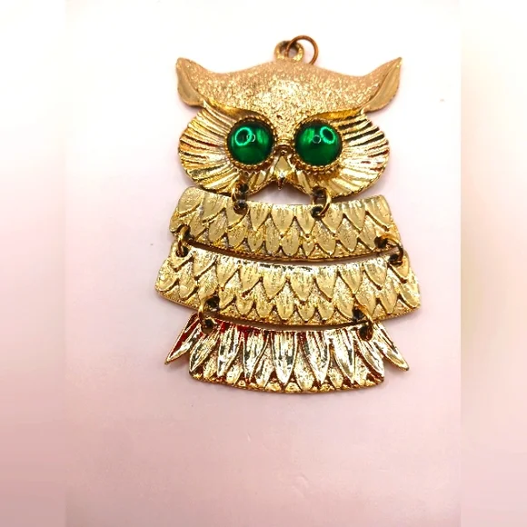 Gold Tone Owl Pendant Large with Green Stones Vintage 3 Tier - Picture 2 of 7